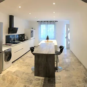 Appartement Joli En Plein Coeur De Zacharie, Saint-Zacharie